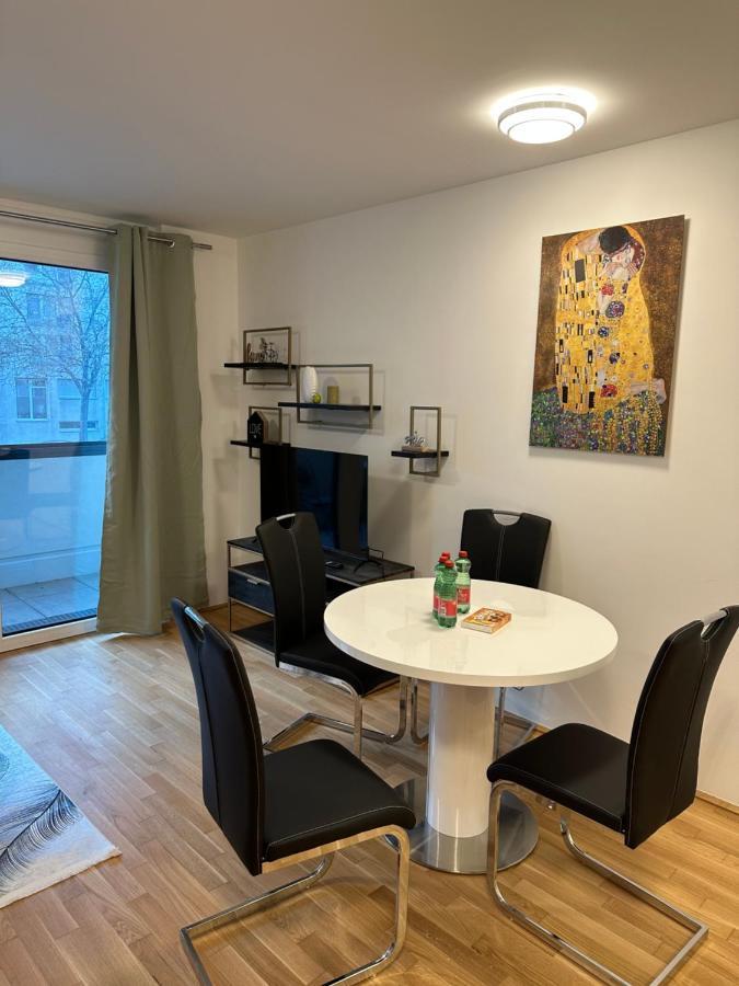 Amazing City Center Apartment Вена Экстерьер фото
